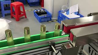 Bottle gripper conveyor for bottom coding printing