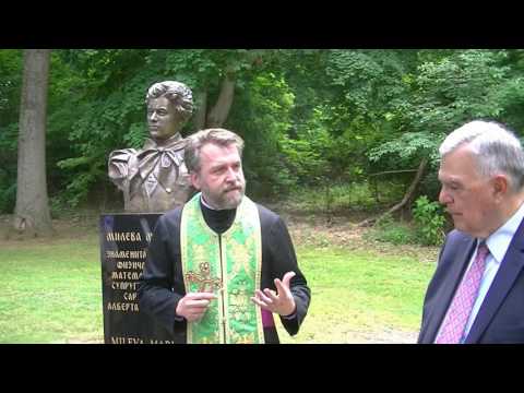 Mileva Maric bust next to Nikola Tesla