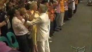Benny Hinn - God Anointing The Audience