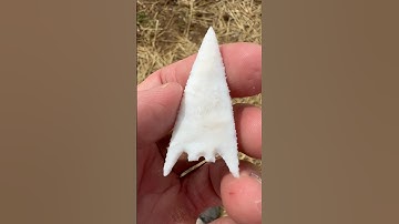 Making an arrowhead from coral! #flintknapping #arrowhead #bushcraft #coral