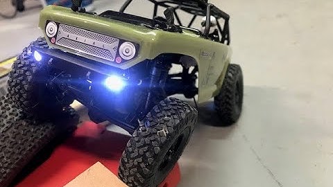 Axial Deadbolt SCX24 unboxing and first run!