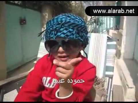 شاهدوا كيف يقوم طفل بمعاتبة القذافي ويعبر عن غضبه