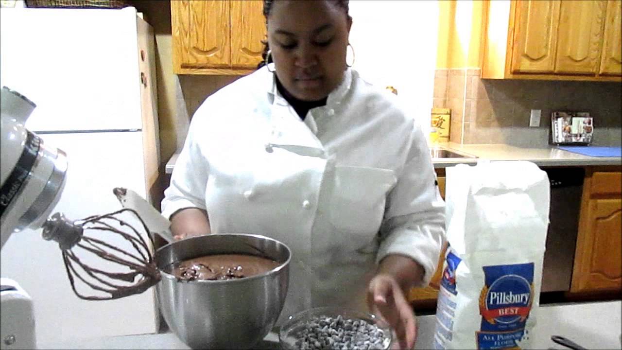 How to keep chocolate from sinking in cake batter