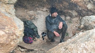 Caught in heavy rain and thunder"Building a shelter under the rocks/Bushcraft Camp