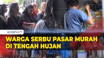 Kala Warga Menyerbu Pasar Murah di Tengah Hujan demi Kebutuhan di Rumah