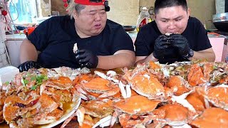 A large box of swimming crabs weighing 30kg monkey brother half steamed and half spicy fried exha