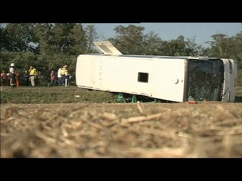 Bus crash carrying basketball team kills 2 in Hungary - YouTube