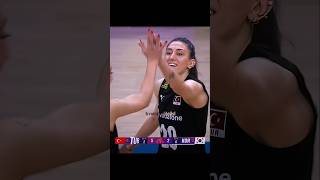 Mega Volleyball Rally Uzun Ralliyi Yaprak Bitiriyor