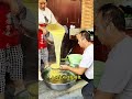 大叔舀起一勺玉米面，直接放到滾燙的油鍋裡面，拿起電鑽攪拌#有趣的冷知識 #科普一下 #奇聞趣事