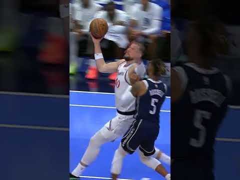 Big Zu dribbles like a guard 😮