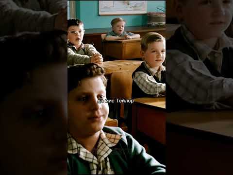 Девочка рисует странный шифр #shorts