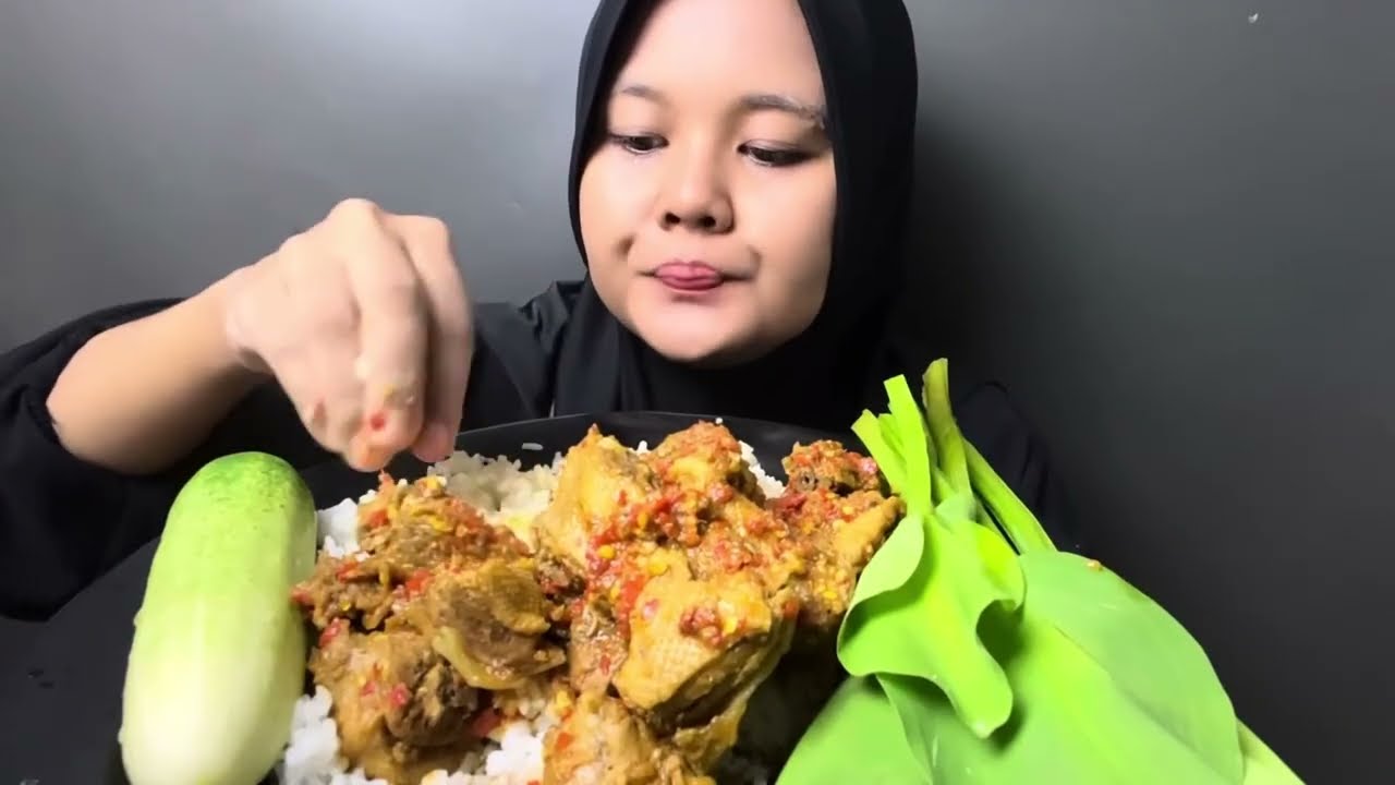 RASA RASA LALAPAN GENJER!! BEBEK BUMBU PEDAS JANGAN LUPA LALAPANNYA MUKBANG