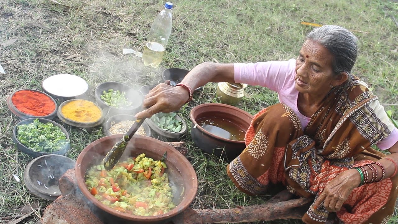 How To Cook Cauliflower and Tomato Curry Village Style || Myna Street Food || Food Info