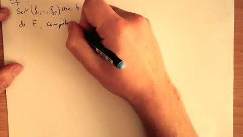 Projection orthogonale et distance à un sous-espace vectoriel.