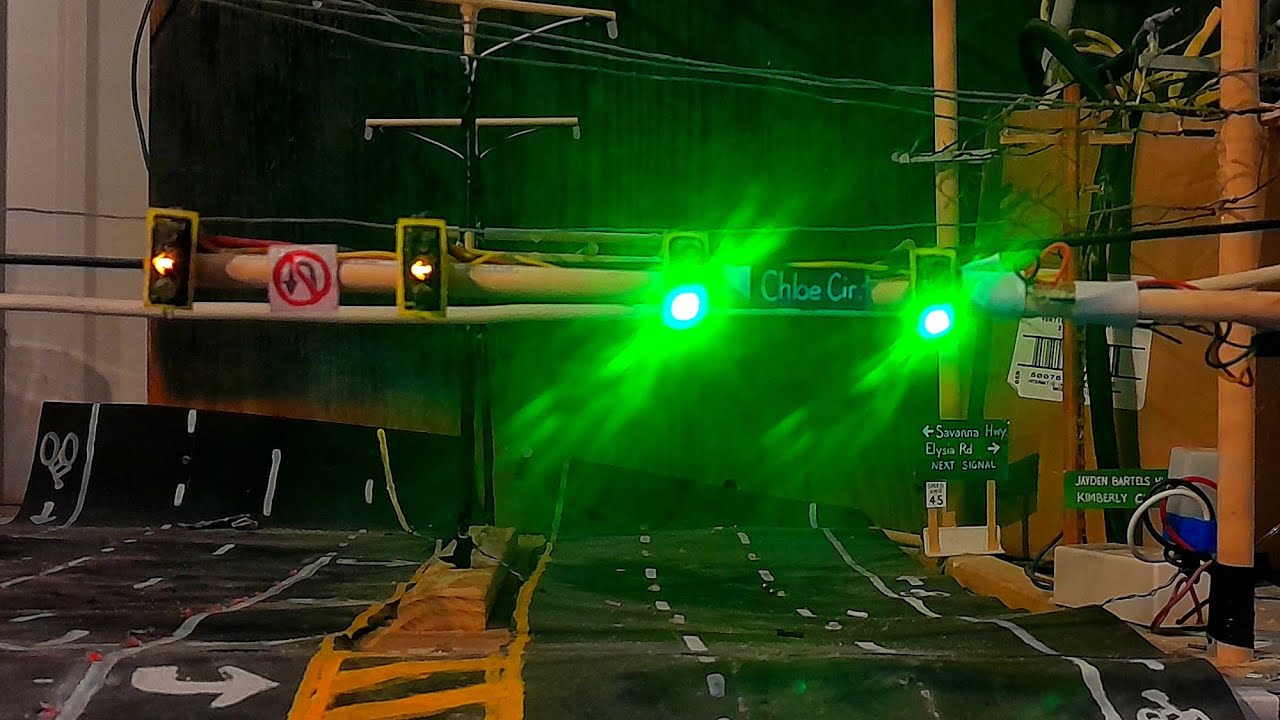 Intersection 2 | O Scale Traffic Lights - YouTube