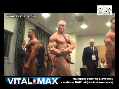 Mohamed touri posing backstage IFBB 2010 world cha...