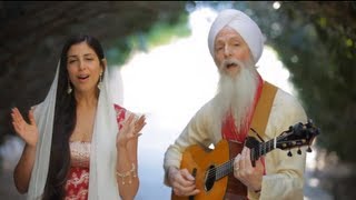 Video thumbnail of "GuruGanesha Band - A Thousand Suns - Introducing Paloma Devi"