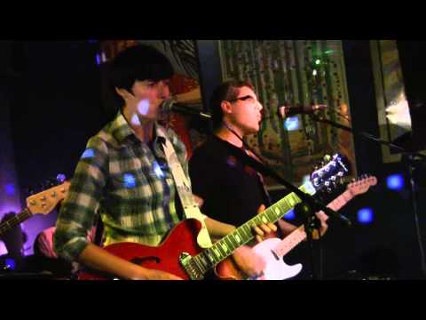 Moonflower-First Time auf YouTube ansehen Moonflower-First Time auf YouTube ansehen