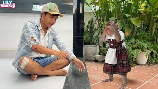 Download Lagu Lily couldn't hide her worry when dad got injured at work | Lily's story MP3