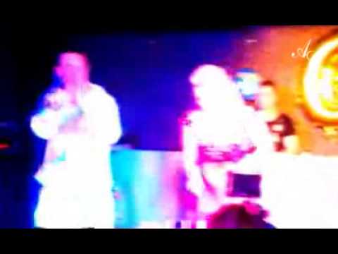 Анна Семенович задувает свечи на дне рождения «Pozitiv Park» 19.10.2013