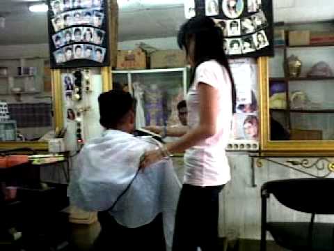 Video kawan potong  rambut  di  salon  YouTube