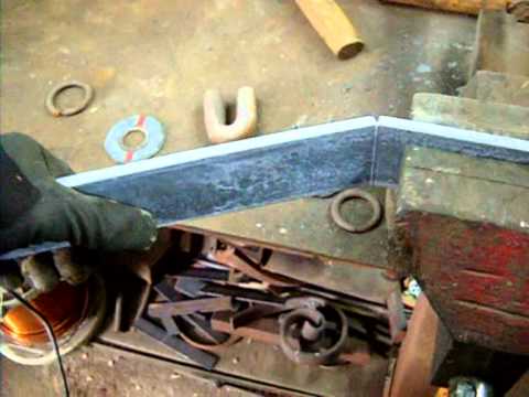 Fai da te...come fare delle staffe in ferro youtube Come costruire telaio e porta in ferro battuto