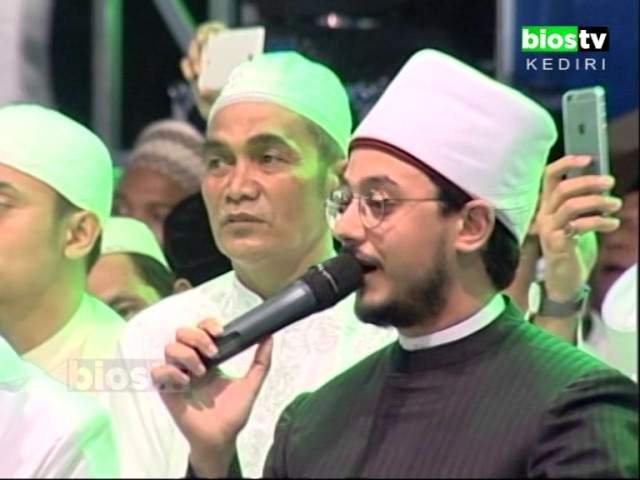 Lirboyo Bersholawat - Qamarun - Mustafa Atef u0026 Habib Syech class=