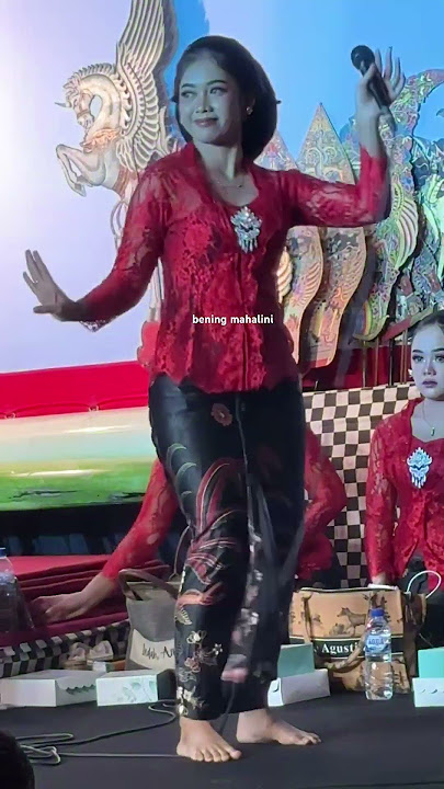 egolan gayeng sinden manis berkebaya merah #sindencantik #wayangkulit