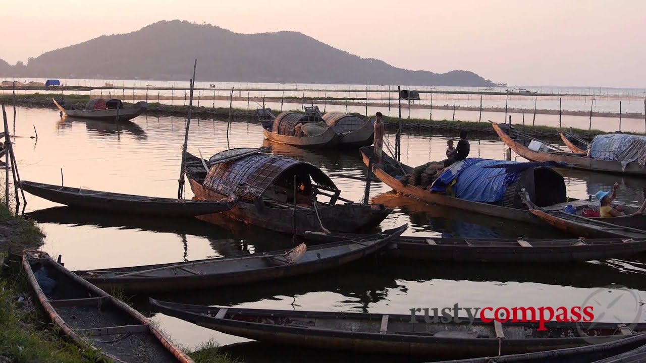 Slice of life Vietnam - preparing to catch shrimp near Hue