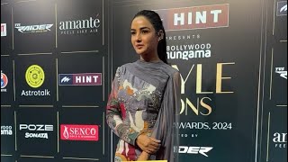Jasmin Bhasin, looking gorgeous At Bollywood Hungama Style icon’s Award In Mumbai