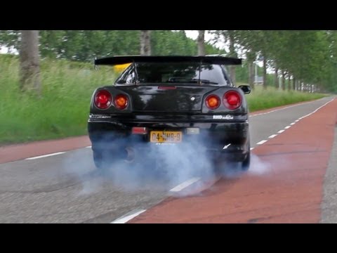 Nissan R34 Skyline GT-T Burnout + LOUD sound!! 1080p HD
