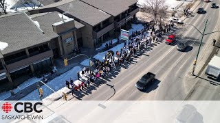 Students stand in solidarity with teachers at Saskatoon protest as contract dispute continues