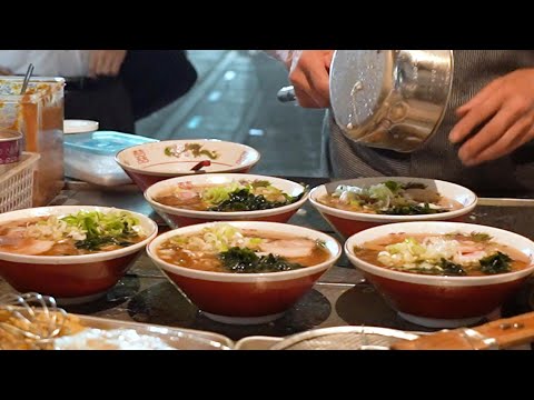 【屋台ラーメン1杯500円！】地元民に愛される78歳店主の人情溢れる接客！ Old style ramen stall - Japanese street food