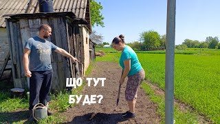 Як жити в селі Все досадили Загрібаємо сіно біля двору Життя за містом в українському селі