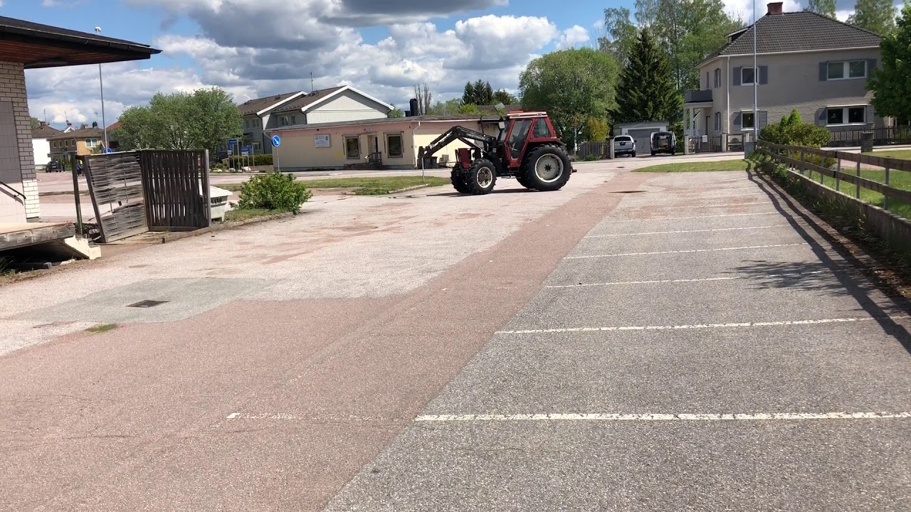 Traktor 4WD Fiat 80-90 med lastare