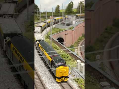 INTERCITY Action! #modelrailway #deanparkmodelrailway #class37 #hornby #train