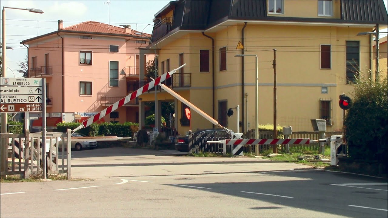 Lambrugo (I) Passaggio a Livello // Level crossing //