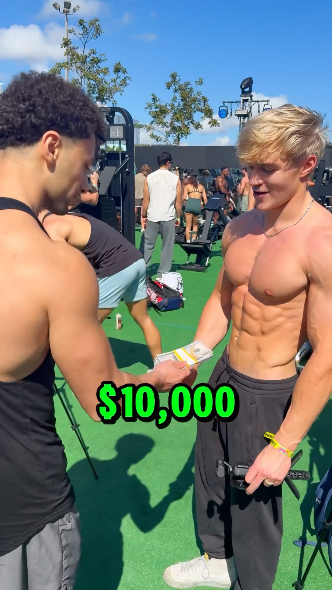 Can a bodybuilder do more muscle ups for $10,000??⁉️