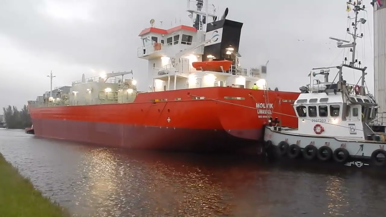 Never-Before-Shared Footage of 'MOLVIK', Early In The Morning, Heading To Customer - #3578NL