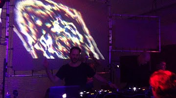 Boris Blenn (FG/Electric Universe) hands over to Rickard (Vibrasphere)