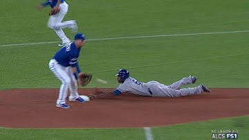ALCS Gm4: Cain steals second after drawing walk