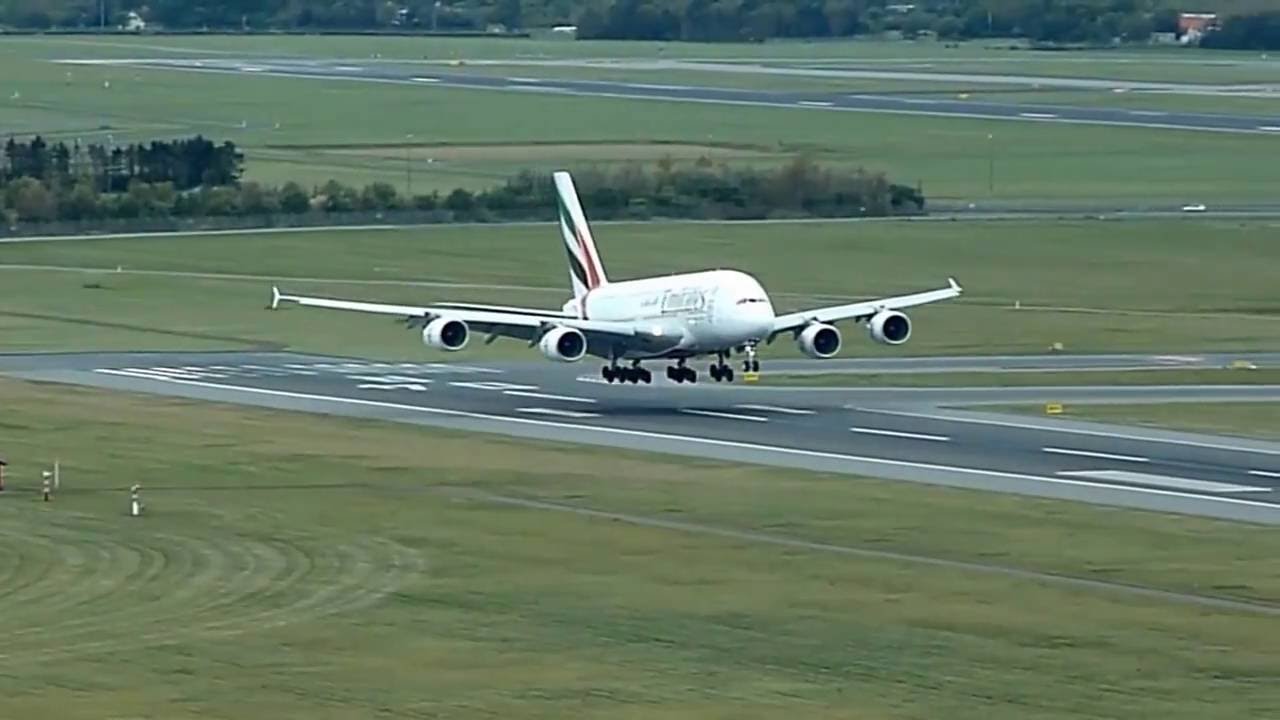 Emirates Airbus A380 arrives to Copenhagen Airport (EK151) - YouTube