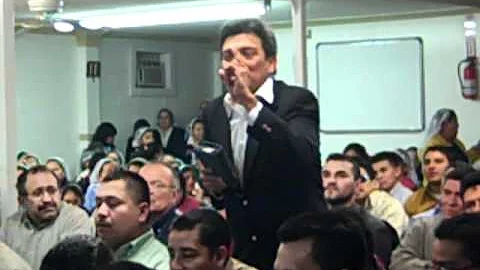 Raul Escobar testificando enla Iglesia Apostoles y...