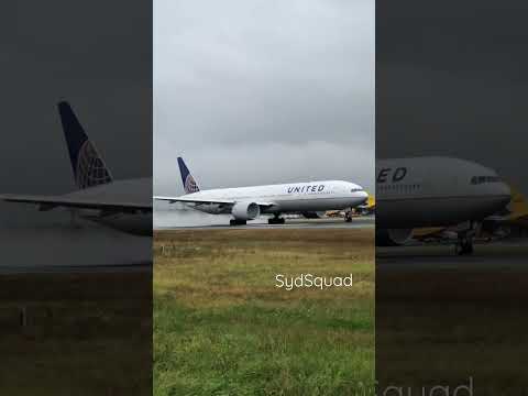 FULL POWER takeoff! United Airlines Boeing 777-300/ER - SydSquad Shorts