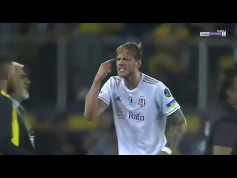 Weghorst on fire!  (TIK TIK TIK!)