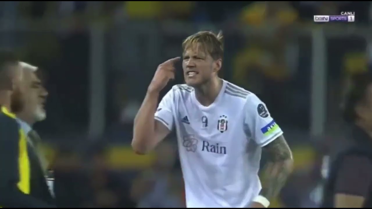 Weghorst on fire!  (TIK TIK TIK!)