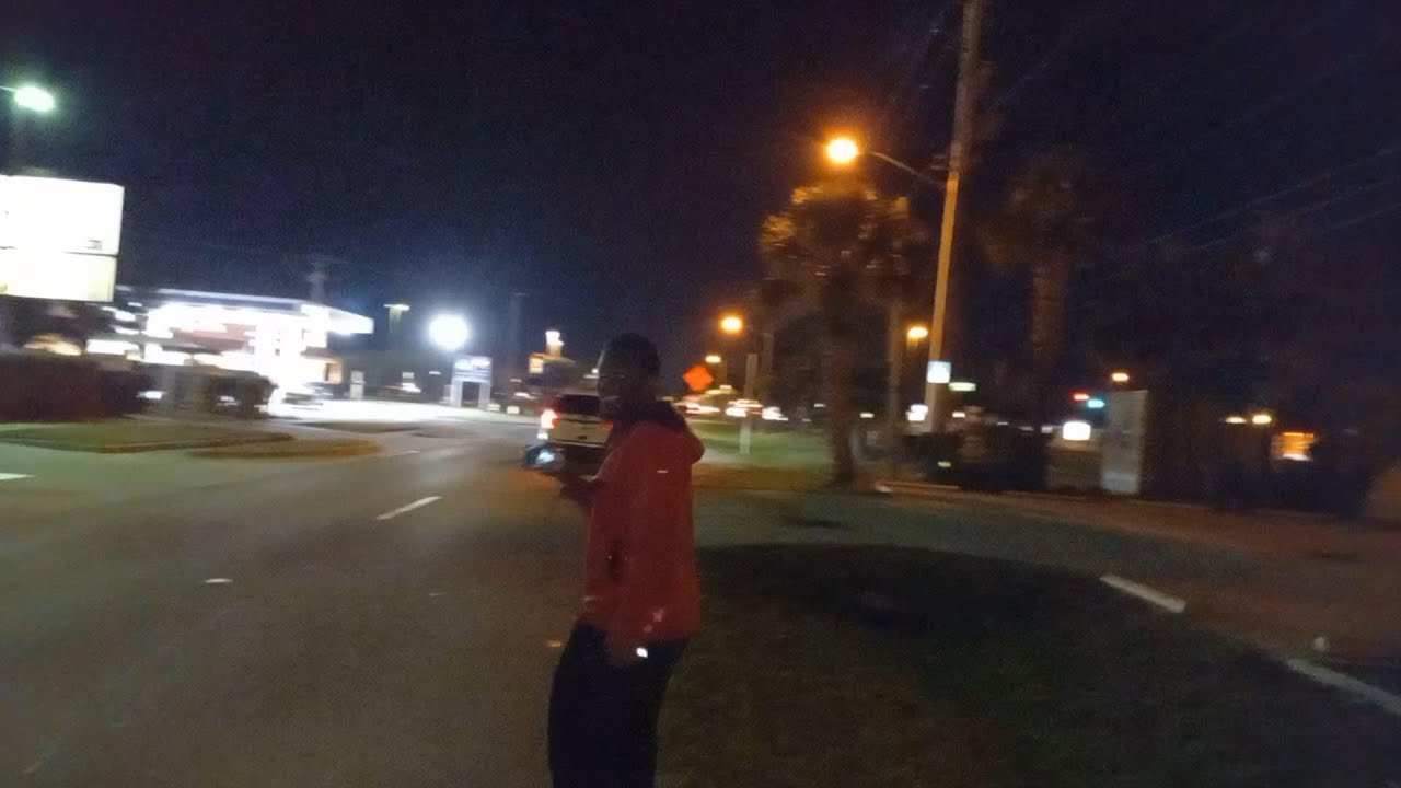 SHERIFF TRIES TO RUN OVER OMAHA COP BLOCK.