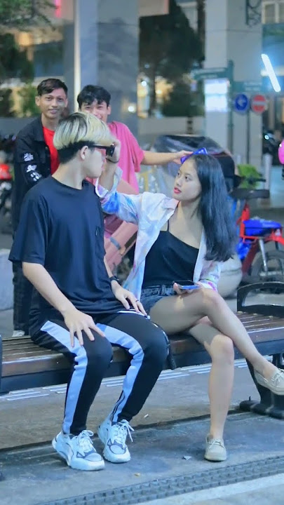 kesandung malah jadi cium  cewe ga dikenal langsung salting #shortvideo #shorts