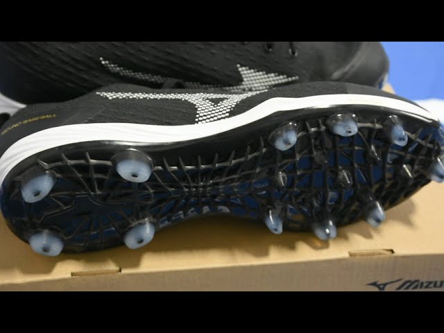 Product Overview - Mizuno Dominant 4 TPU BB Cleat - YouTube