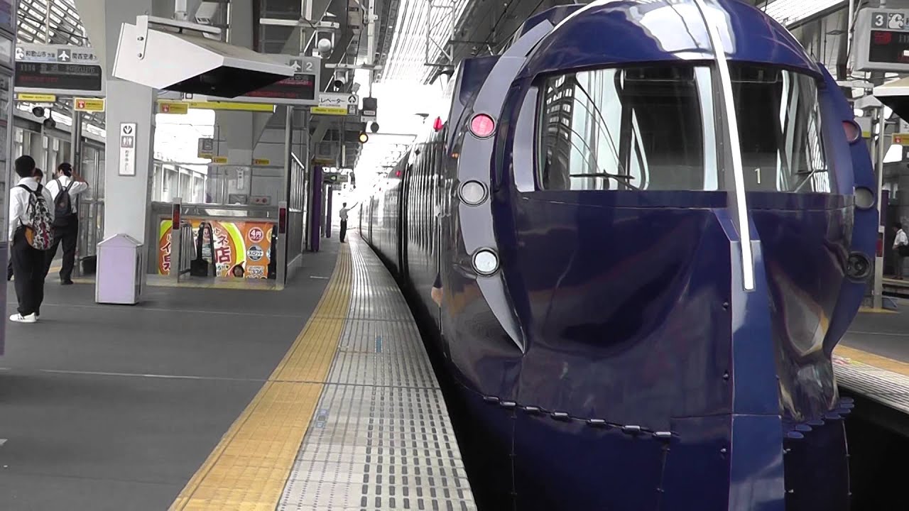 南海　特急ラピートβ　２人の女性車掌さん　泉佐野駅